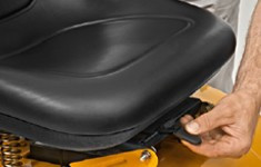 CC 714 HE travní traktor CUB CADET