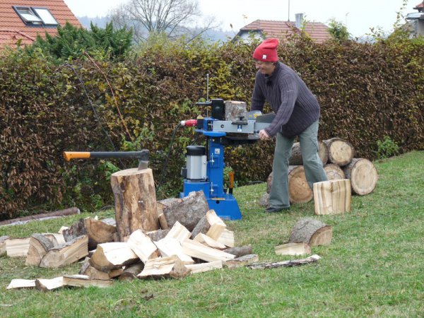 Souboj Davida Prachaře se štípačem dřeva