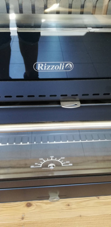 Rizzoli ML 80 - Sporák na dřevo detail dvířek